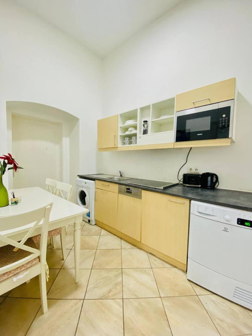 Cozy Studio Lg Apartment Vienna Exterior photo